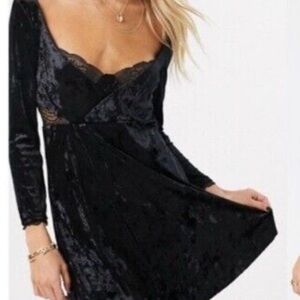 NWT Velvet black dress size M with lace accents